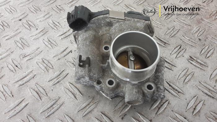Gebruikte Gasklephuis Opel Adam 1.2 16V Prijs € 30,00 Margeregeling aangeboden door Autodemontage Vrijhoeven B.V.