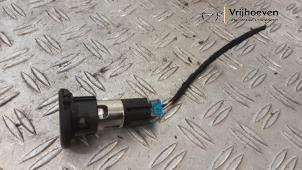 Gebruikte 12 Volt aansluiting Opel Adam 1.4 16V Prijs € 10,00 Margeregeling aangeboden door Autodemontage Vrijhoeven B.V.