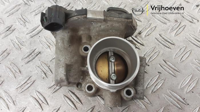 Gebruikte Gasklephuis Opel Adam 1.2 16V Prijs € 30,00 Margeregeling aangeboden door Autodemontage Vrijhoeven B.V.