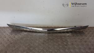 Gebruikte Sierlijst achterklep Opel Astra H (L48) 1.6 16V Twinport Prijs € 50,00 Margeregeling aangeboden door Autodemontage Vrijhoeven B.V.