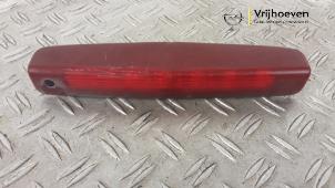 Gebruikte Extra Remlicht midden Opel Astra H (L48) 1.8 16V Prijs € 25,00 Margeregeling aangeboden door Autodemontage Vrijhoeven B.V.
