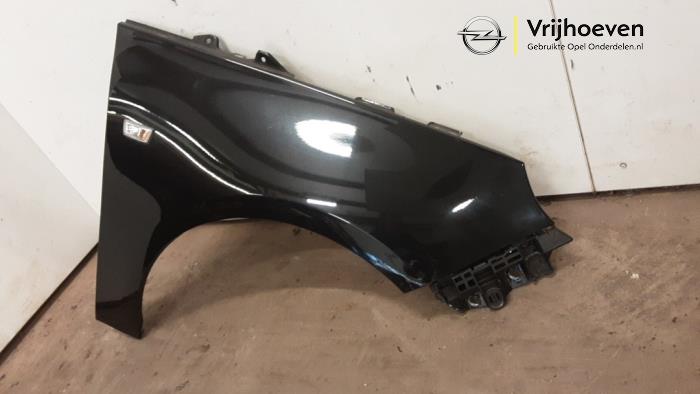 Scherm rechts-voor van een Opel Adam 1.2 16V 2018