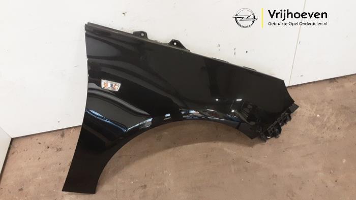 Scherm rechts-voor van een Opel Adam 1.2 16V 2018