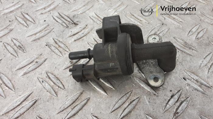 Gebruikte Evap klep Opel Adam 1.2 16V Prijs € 30,00 Margeregeling aangeboden door Autodemontage Vrijhoeven B.V.
