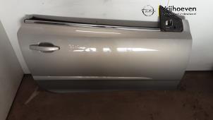 Gebruikte Deur 2Deurs rechts Opel Astra H Twin Top (L67) 1.8 16V Prijs € 75,00 Margeregeling aangeboden door Autodemontage Vrijhoeven B.V.