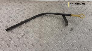 Gebruikte Olie Peilstok Opel Astra H Twin Top (L67) 1.8 16V Prijs € 15,00 Margeregeling aangeboden door Autodemontage Vrijhoeven B.V.