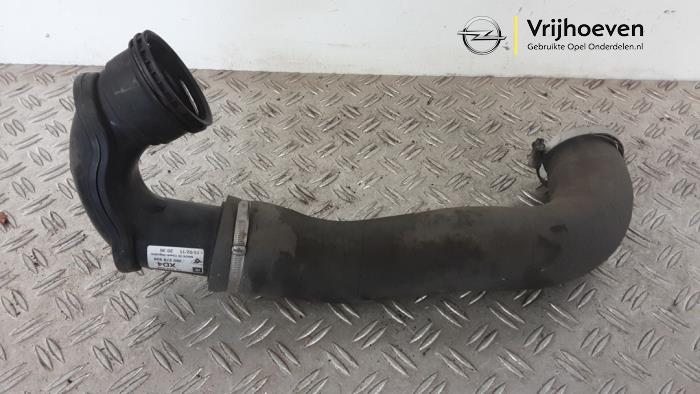Gebruikte Intercooler Slang Opel Astra J Sports Tourer (PD8/PE8/PF8) 1.6 Turbo 16V Prijs € 25,00 Margeregeling aangeboden door Autodemontage Vrijhoeven B.V.