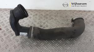 Gebruikte Intercooler Slang Opel Astra J Sports Tourer (PD8/PE8/PF8) 1.6 Turbo 16V Prijs € 25,00 Margeregeling aangeboden door Autodemontage Vrijhoeven B.V.