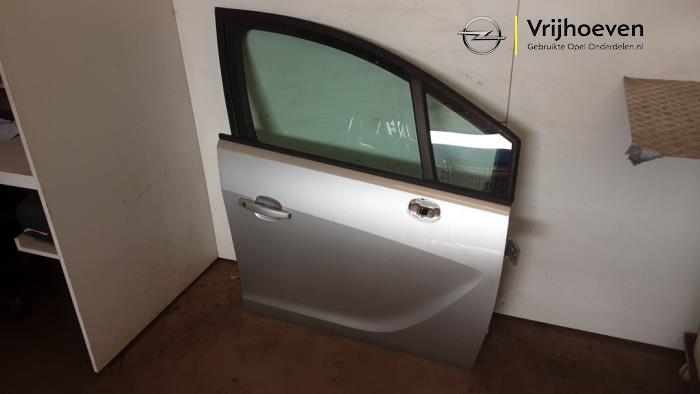 Portier 4Deurs rechts-voor van een Opel Meriva 1.4 16V Ecotec 2010