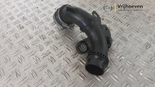 Gebruikte Intercooler Buis Opel Crossland (X) 1.2 Turbo 12V Prijs € 20,00 Margeregeling aangeboden door Autodemontage Vrijhoeven B.V.