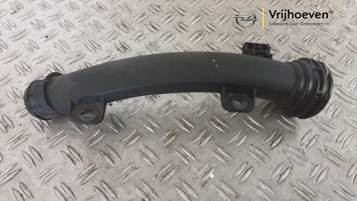 Gebruikte Intercooler Buis Opel Crossland (X) 1.2 Turbo 12V Prijs € 20,00 Margeregeling aangeboden door Autodemontage Vrijhoeven B.V.