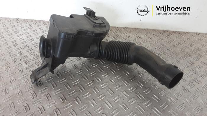 Gebruikte Luchtfilterhuis Opel Crossland (X) 1.2 Turbo 12V Prijs € 35,00 Margeregeling aangeboden door Autodemontage Vrijhoeven B.V.