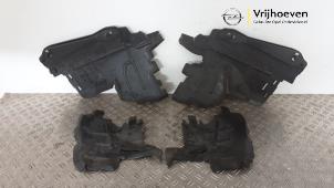 Gebruikte Luchtgeleider Opel Crossland (X) 1.2 Turbo 12V Prijs € 50,00 Margeregeling aangeboden door Autodemontage Vrijhoeven B.V.