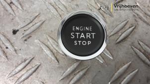 Gebruikte Start/Stop schakelaar Opel Crossland (X) 1.2 Turbo 12V Prijs € 10,00 Margeregeling aangeboden door Autodemontage Vrijhoeven B.V.