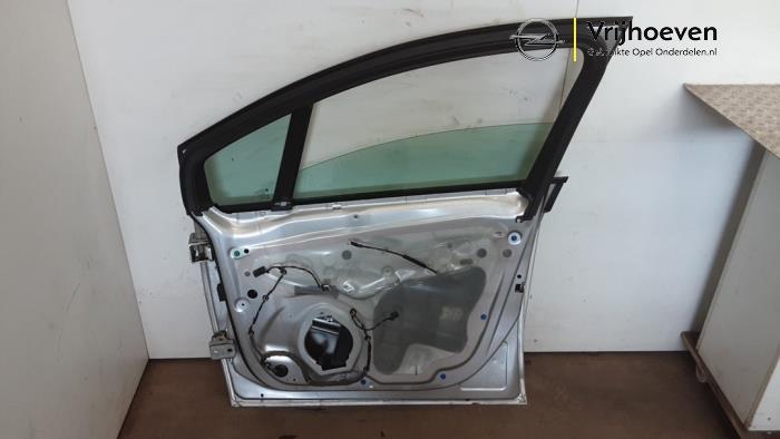 Portier 4Deurs rechts-voor van een Opel Meriva 1.4 16V Ecotec 2011