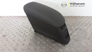 Gebruikte Armleuning Opel Meriva 1.4 Turbo 16V ecoFLEX Prijs € 50,00 Margeregeling aangeboden door Autodemontage Vrijhoeven B.V.