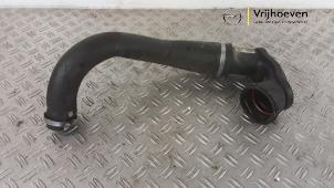 Gebruikte Intercooler Slang Opel Astra J GTC (PD2/PF2) 1.4 Turbo 16V ecoFLEX 120 Prijs € 75,00 Margeregeling aangeboden door Autodemontage Vrijhoeven B.V.