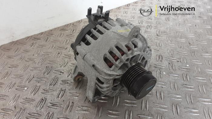 Dynamo van een Opel Astra K Sports Tourer 1.2 Turbo 12V 2022