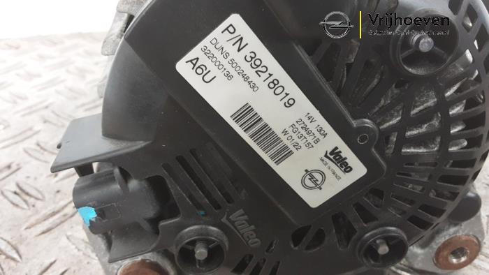 Dynamo van een Opel Astra K Sports Tourer 1.2 Turbo 12V 2022