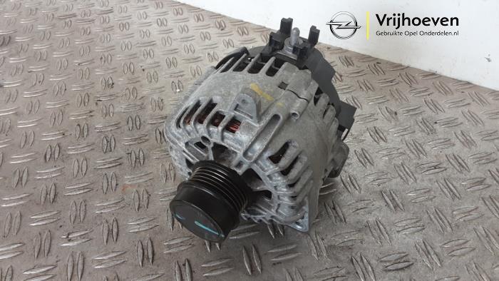 Dynamo van een Opel Astra K Sports Tourer 1.2 Turbo 12V 2022