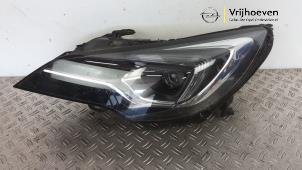 Gebruikte Linker Koplamp Opel Astra K Sports Tourer 1.2 Turbo 12V Prijs € 1.250,00 Margeregeling aangeboden door Autodemontage Vrijhoeven B.V.