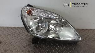 Nieuwe Koplamp rechts Opel Zafira (M75) 1.6 16V Prijs € 120,00 Inclusief btw aangeboden door Autodemontage Vrijhoeven B.V.