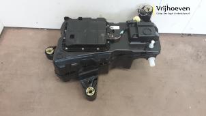 Nieuwe Adblue tank Peugeot Partner (EA//EF/EN/EU) 1.6 BlueHDI 75 Prijs € 850,00 Inclusief btw aangeboden door Autodemontage Vrijhoeven B.V.