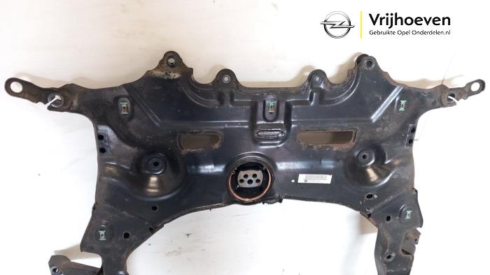 Subframe van een Opel Astra K Sports Tourer 1.2 Turbo 12V 2020