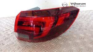 Gebruikte Achterlicht rechts Opel Astra K Sports Tourer 1.4 Turbo 16V Prijs € 400,00 Margeregeling aangeboden door Autodemontage Vrijhoeven B.V.