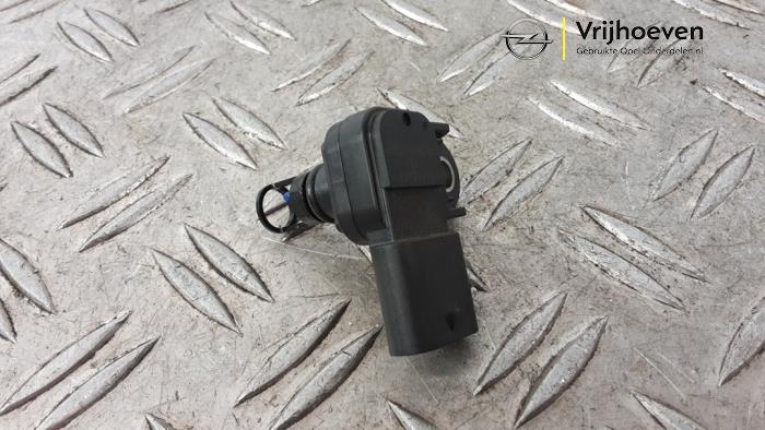 Turbodruk sensor van een Opel Astra K Sports Tourer 1.2 Turbo 12V 2020
