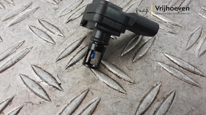 Turbodruk sensor van een Opel Astra K Sports Tourer 1.2 Turbo 12V 2020