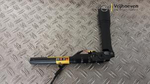 Gebruikte Gordelspanner links Opel Astra K Sports Tourer 1.0 Turbo 12V Prijs € 50,00 Margeregeling aangeboden door Autodemontage Vrijhoeven B.V.