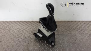 Gebruikte Versnellingspook Opel Astra K Sports Tourer 1.0 Turbo 12V Prijs € 150,00 Margeregeling aangeboden door Autodemontage Vrijhoeven B.V.
