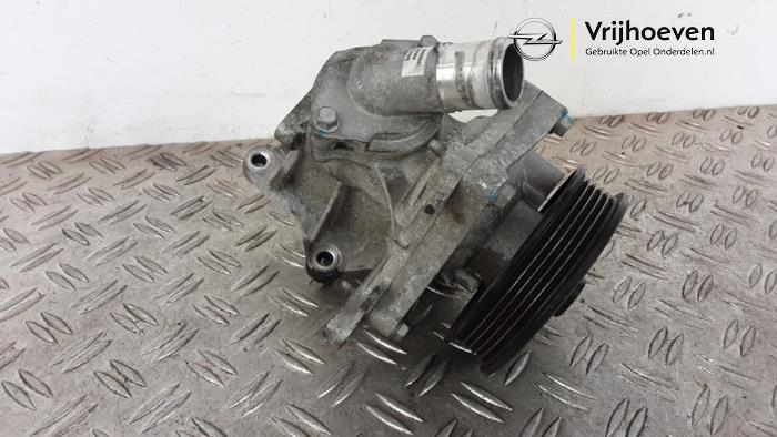 Gebruikte Waterpomp Opel Karl 1.0 12V Prijs € 45,00 Margeregeling aangeboden door Autodemontage Vrijhoeven B.V.