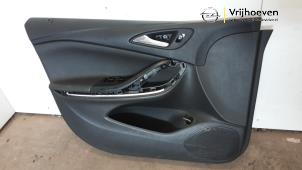 Gebruikte Deurbekleding 4Deurs links-voor Opel Astra K Sports Tourer 1.4 Turbo 16V Prijs € 100,00 Margeregeling aangeboden door Autodemontage Vrijhoeven B.V.