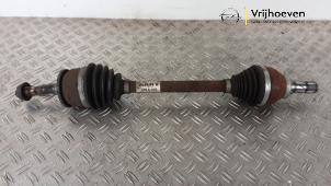 Gebruikte Aandrijfas links-voor Opel Astra K Sports Tourer 1.4 Turbo 16V Prijs € 100,00 Margeregeling aangeboden door Autodemontage Vrijhoeven B.V.