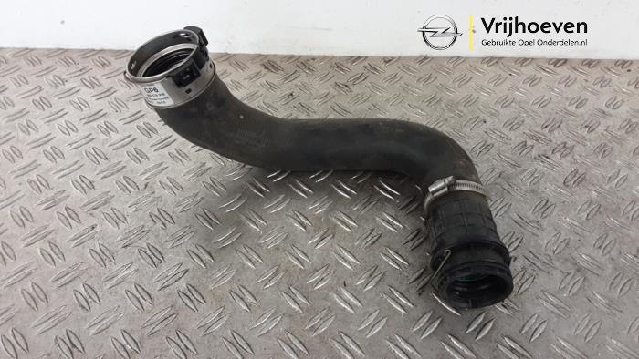 Gebruikte Intercooler Slang Opel Astra K Sports Tourer 1.4 Turbo 16V Prijs € 30,00 Margeregeling aangeboden door Autodemontage Vrijhoeven B.V.