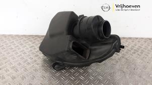 Gebruikte Luchtfilterhuis Opel Astra K Sports Tourer 1.4 Turbo 16V Prijs € 60,00 Margeregeling aangeboden door Autodemontage Vrijhoeven B.V.