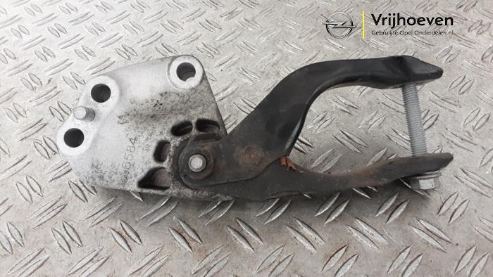 Gebruikte Motorsteun Opel Astra K Sports Tourer 1.2 Turbo 12V Prijs € 40,00 Margeregeling aangeboden door Autodemontage Vrijhoeven B.V.