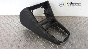 Gebruikte Middenconsoles Opel Astra K Sports Tourer 1.4 Turbo 16V Prijs € 60,00 Margeregeling aangeboden door Autodemontage Vrijhoeven B.V.
