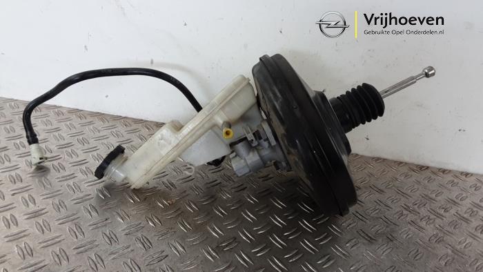 Gebruikte Rembekrachtiger Opel Astra K Sports Tourer 1.4 Turbo 16V Prijs € 85,00 Margeregeling aangeboden door Autodemontage Vrijhoeven B.V.