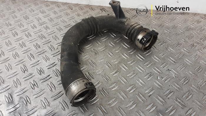 Gebruikte Intercooler Buis Opel Adam 1.0 Ecotec 12V SIDI Turbo Prijs € 20,00 Margeregeling aangeboden door Autodemontage Vrijhoeven B.V.