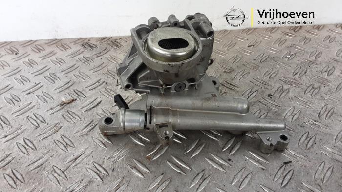 Gebruikte Oliepomp Opel Astra K Sports Tourer 1.0 Turbo 12V Prijs € 75,00 Margeregeling aangeboden door Autodemontage Vrijhoeven B.V.