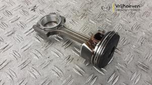 Gebruikte Zuiger Opel Astra K Sports Tourer 1.0 Turbo 12V Prijs € 50,00 Margeregeling aangeboden door Autodemontage Vrijhoeven B.V.