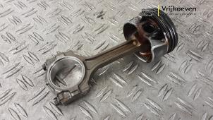 Gebruikte Zuiger Opel Astra K Sports Tourer 1.0 Turbo 12V Prijs € 50,00 Margeregeling aangeboden door Autodemontage Vrijhoeven B.V.