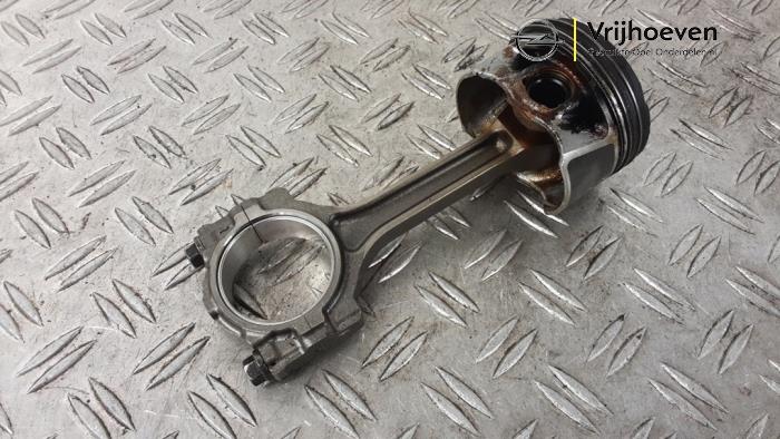 Gebruikte Zuiger Opel Astra K Sports Tourer 1.0 Turbo 12V Prijs € 50,00 Margeregeling aangeboden door Autodemontage Vrijhoeven B.V.