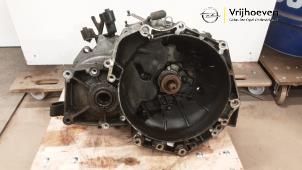 Gebruikte Versnellingsbak Opel Signum (F48) 3.2 V6 24V Prijs € 300,00 Margeregeling aangeboden door Autodemontage Vrijhoeven B.V.