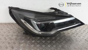 Gebruikte Koplamp rechts Opel Astra K Sports Tourer 1.6 CDTI 110 16V Prijs € 350,00 Margeregeling aangeboden door Autodemontage Vrijhoeven B.V.