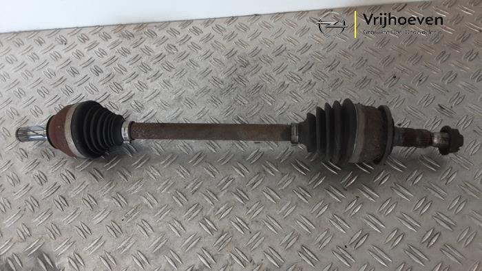 Gebruikte Aandrijfas links-voor Opel Astra K 1.0 SIDI Turbo 12V Prijs € 90,00 Margeregeling aangeboden door Autodemontage Vrijhoeven B.V.