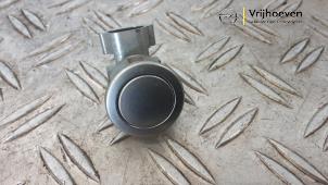 Gebruikte Schakelaar achterklep Opel Tigra Twin Top 1.4 16V Prijs € 100,00 Margeregeling aangeboden door Autodemontage Vrijhoeven B.V.